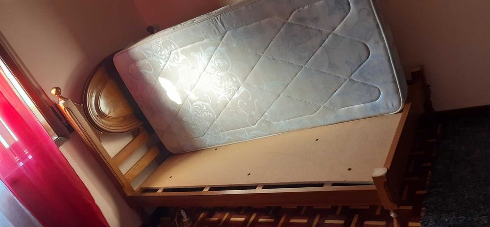 Cama de Solteiro Criança (com Estrado, mas com colchão à parte)