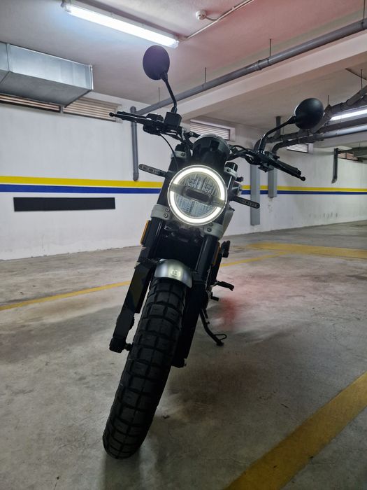 Husqvarna svartpilen 125 05/2024 (4741 km)