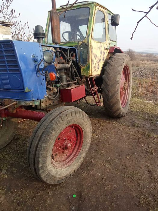 Трактор находу цікавить
