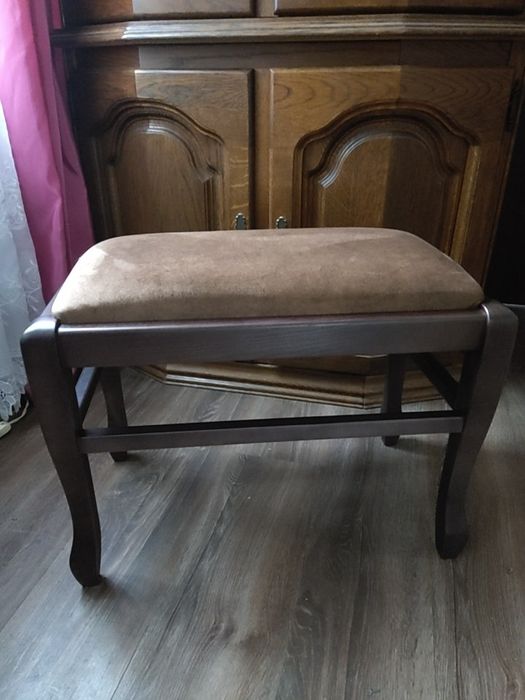 Продам банкетку,пуфик, кофейный столик,угловой сервант системы"Соната"