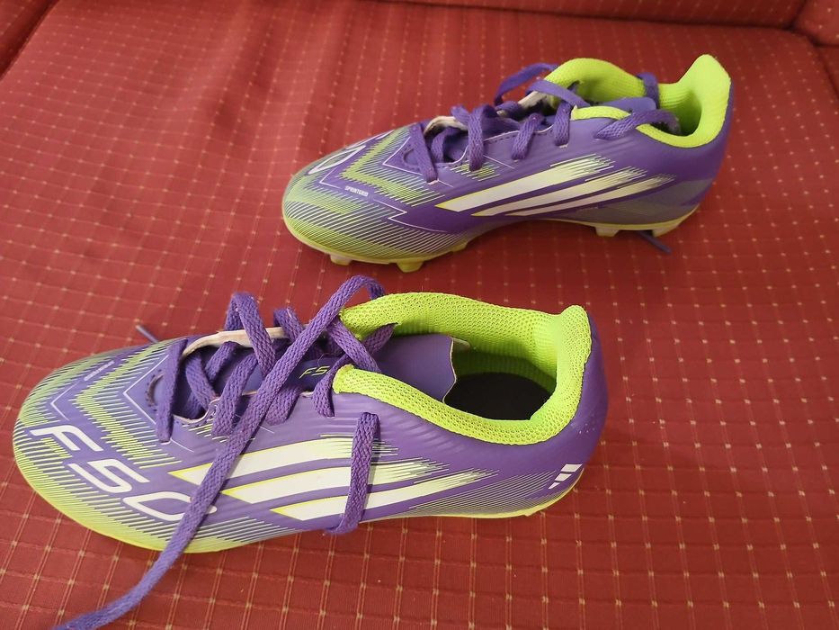 Vendo chuteiras de futebol Adidas F50 Club (N.º34)