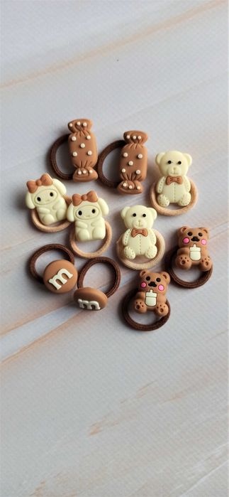 Трендові заколки для волосся клік клак та резинки для волосся