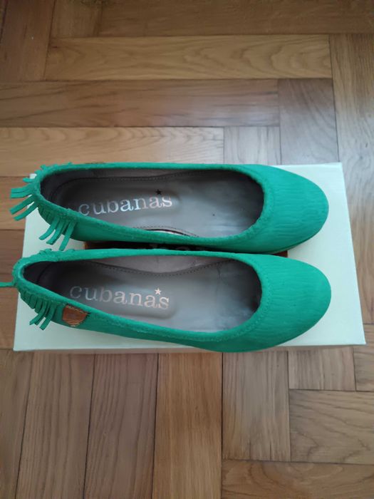 Sapatos em Nobuck verdes