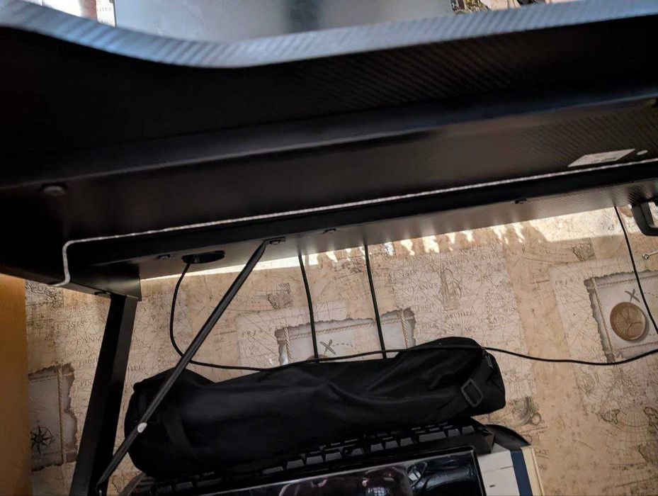 Стіл геймерський HALSTED 60х120см чорний