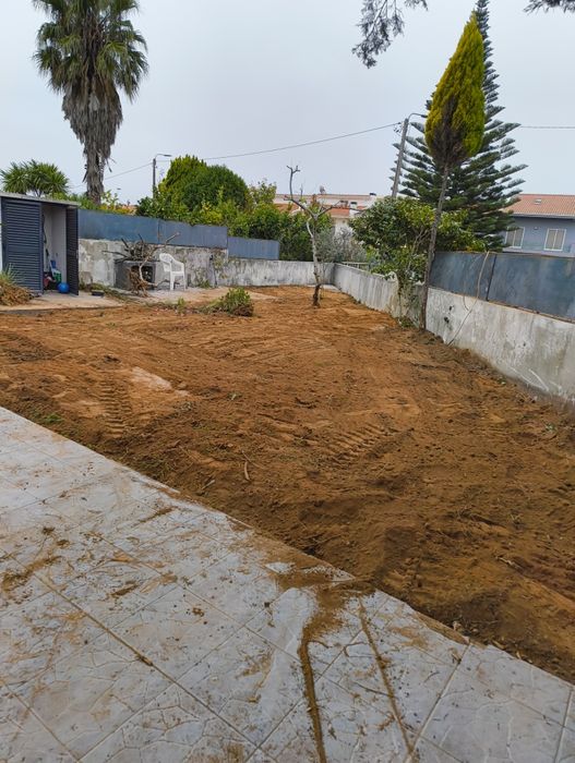 Serviço Mini-Giratória e Carrinha Basculante