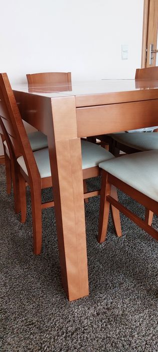 Mesa e cadeiras sala de jantar