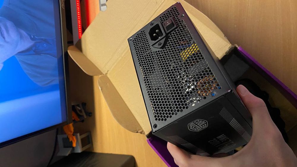 Блок живлення CoolerMaster MWE White V2 750W. Читати опис !