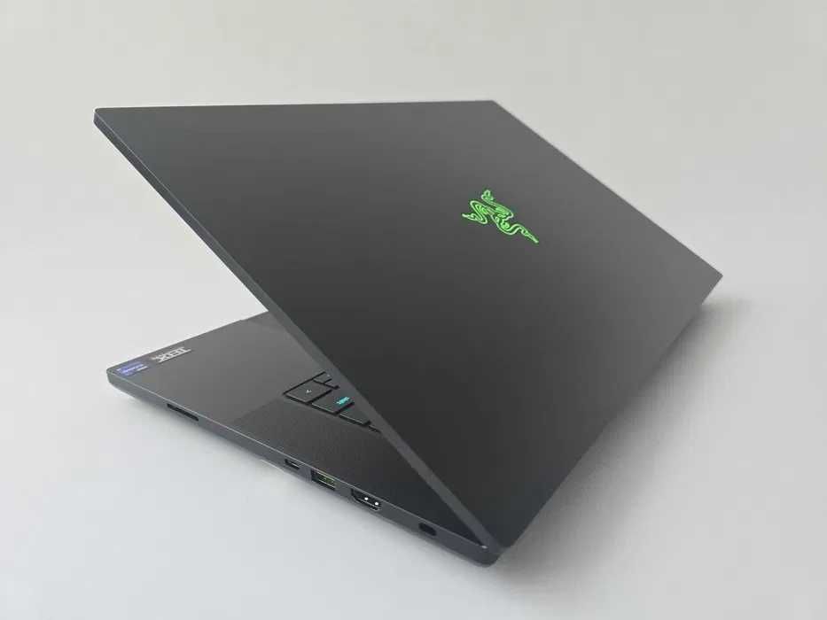 Razer Blade 16 I9 13950HX/RTX 4090/RAM 16GB/SSD 1TB/Mini-LED 240Hz