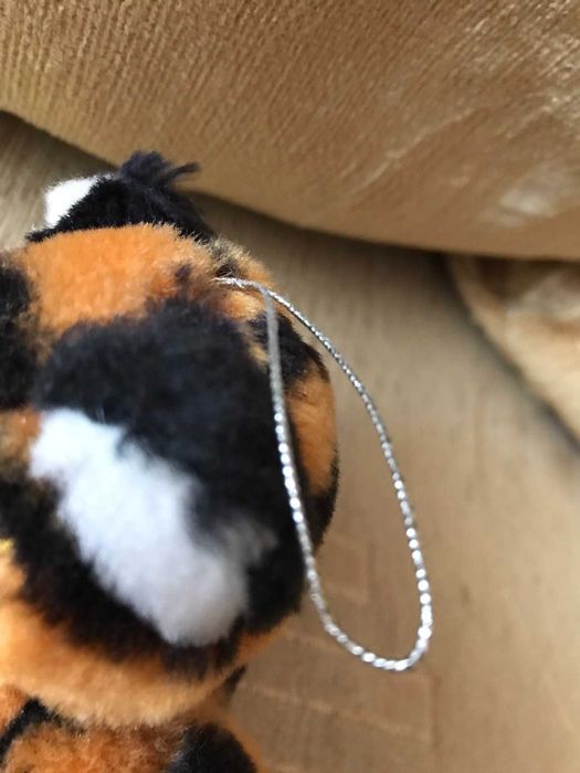 Продам мягкую игрушку тигренка с пищалкой.