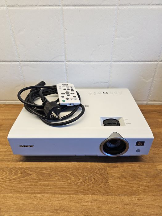 Projektor Sony VPL-DX120 – sprawny, pilot + kabel