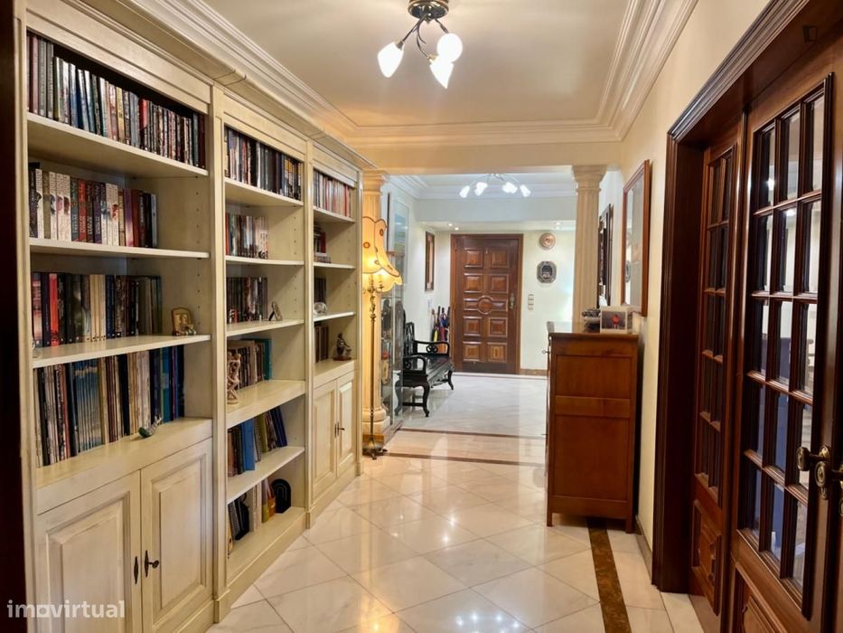 Quarto - localizado em Benfica Lisbon