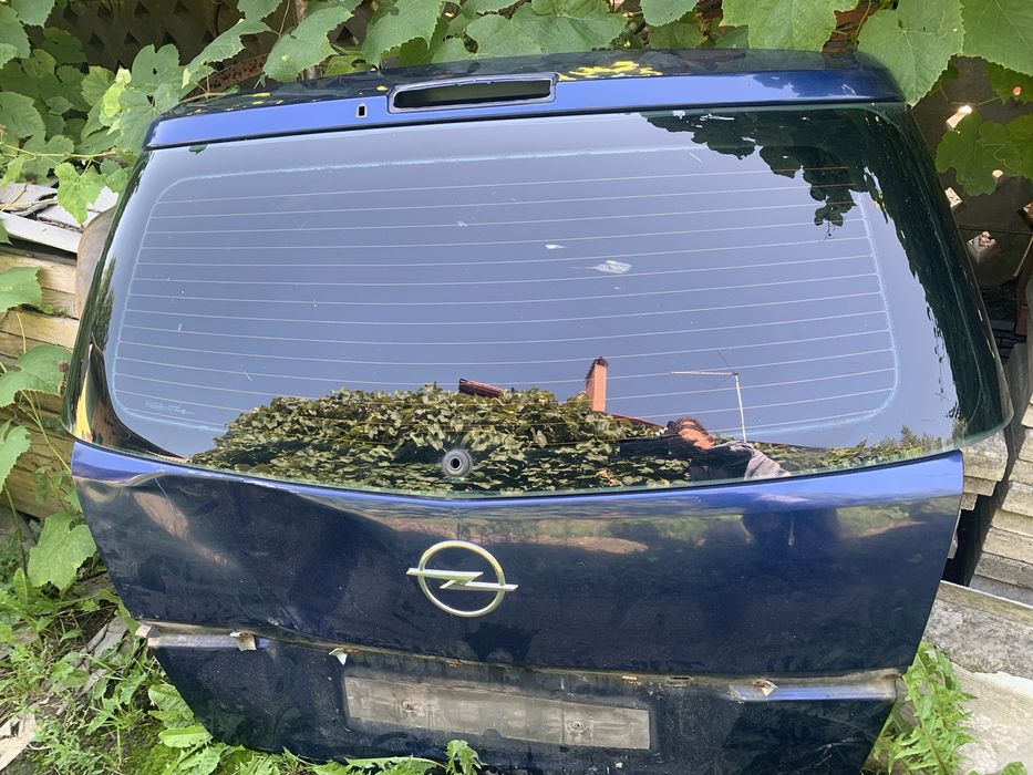 Задня кришка багажника Opel Zafira B. Скло.Карта.
