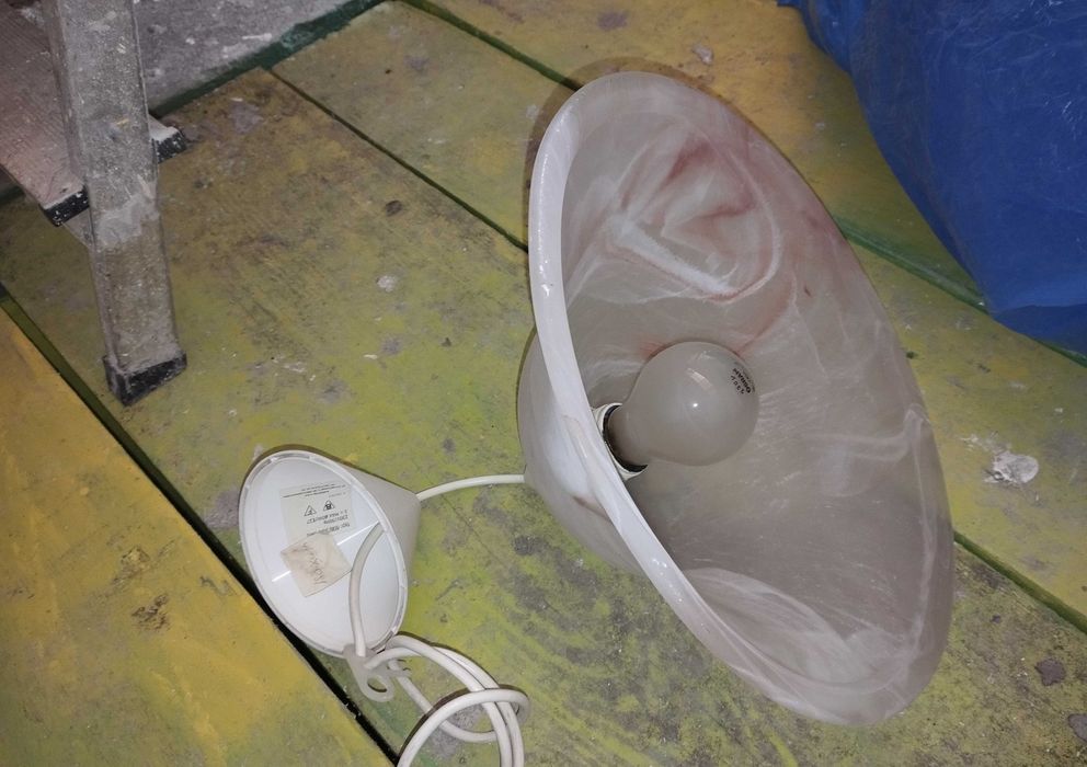 Żyrandol E27 wraz z żarówką - Sprawny. Plafon Lampa