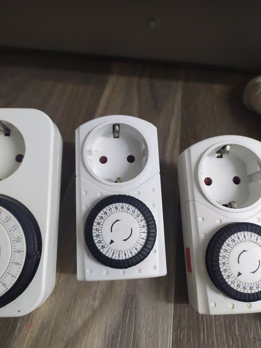 Vendo estas tomadas com relógio