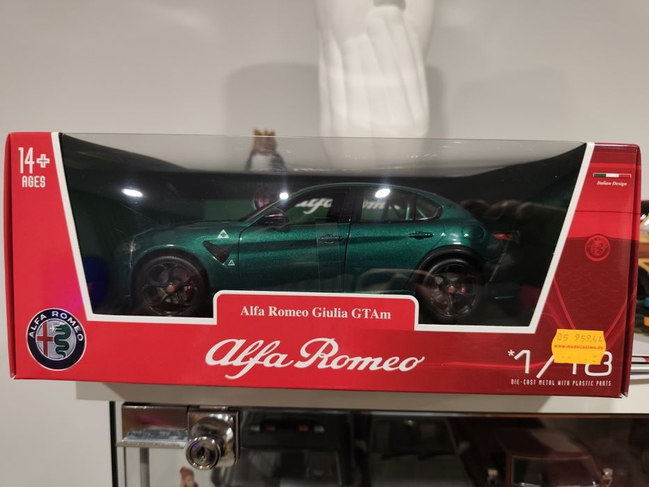 1/18 Alfa Romeo Giulia GTA m burago carro coleção miniatura