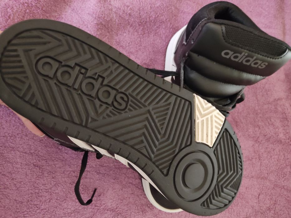 Sapatilhas adidas usadas