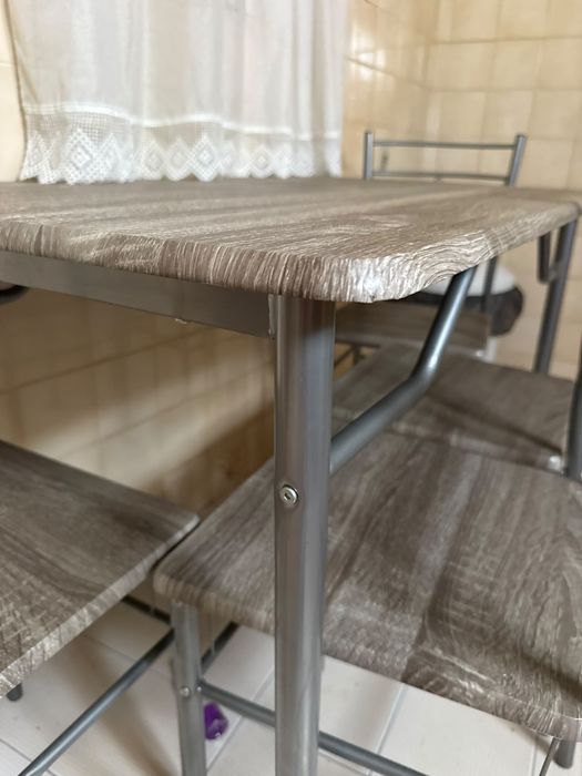 Mesa de Jantar com Cadeiras