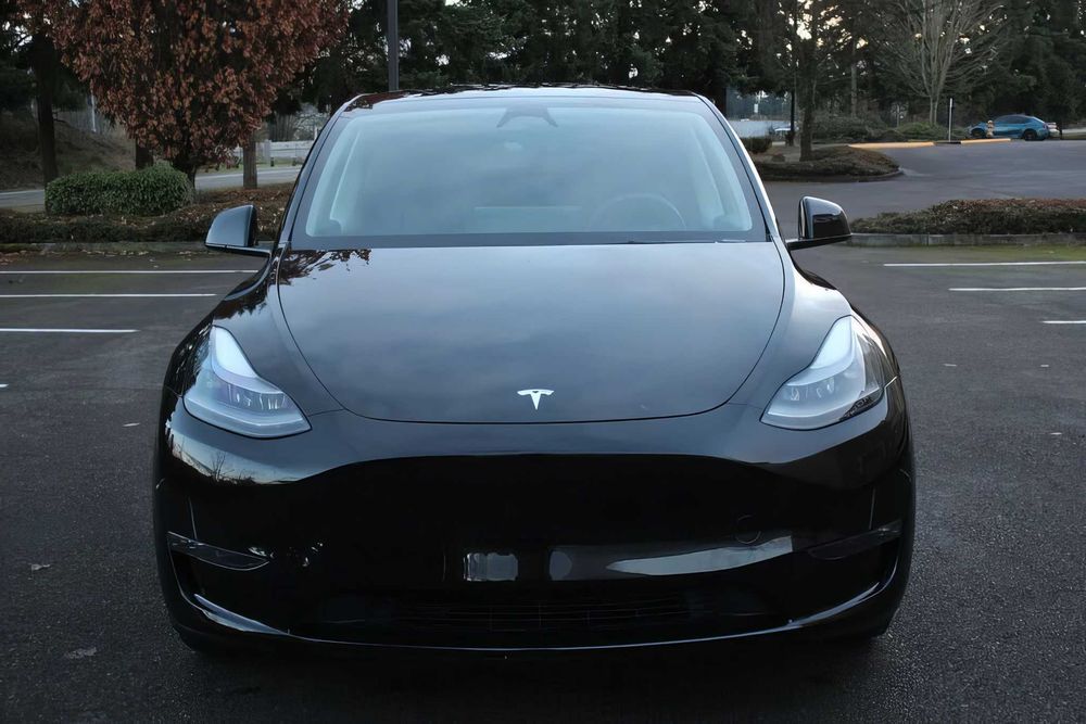 Tesla Model Y Long Range      2023