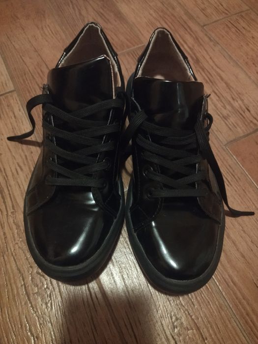 Туфлі,лофери,лодочки,кросівки ,взуття