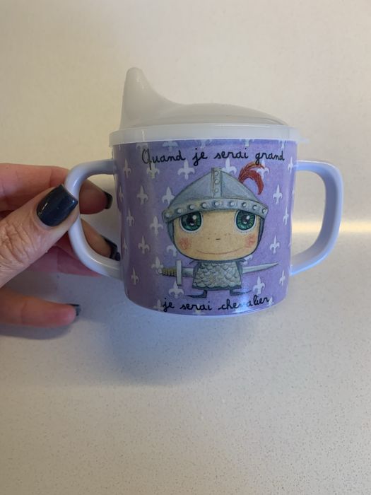 Conjunto de prato e copo de criança