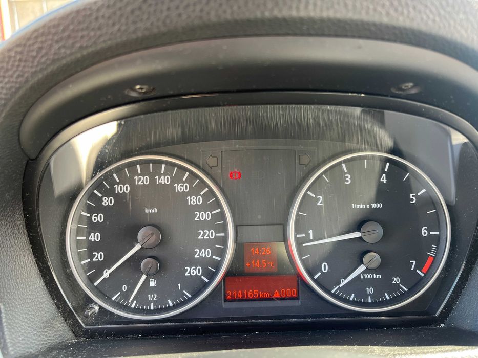 BMW E90 320i N46 2005 | Manual | 214 tys. km | Benzyna | Do poprawek