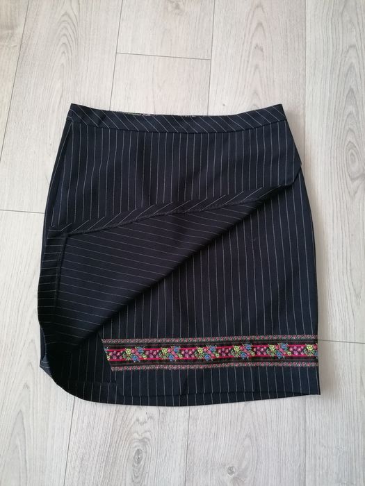 Piękna elegancka spódnica Desigual