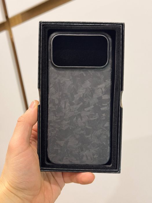 Чехол из кованого карбона iPhone 17 Pro Max