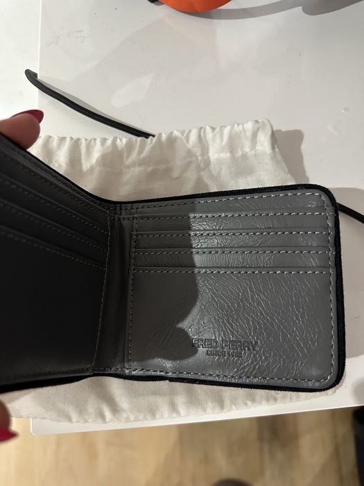 Vendo carteira Fred Perry original sem uso