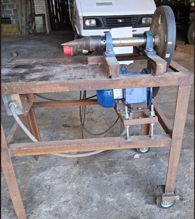 Łuparka świdrowa do drewna