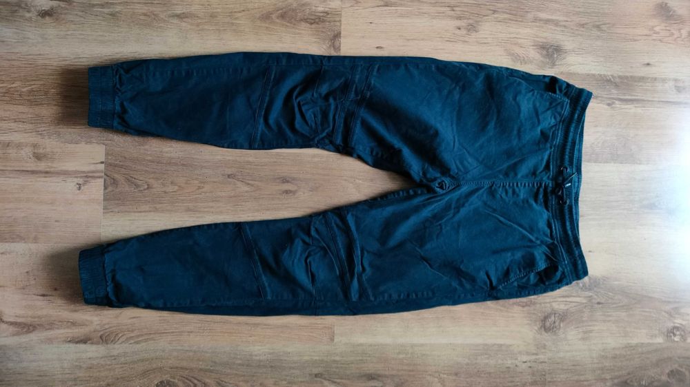 Eleganckie spodnie młodzieżowe na gumce Reporter 182 cm