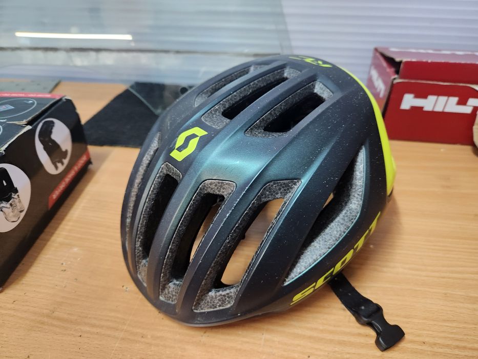 Capacete scott tam M com fidura na parte traseira