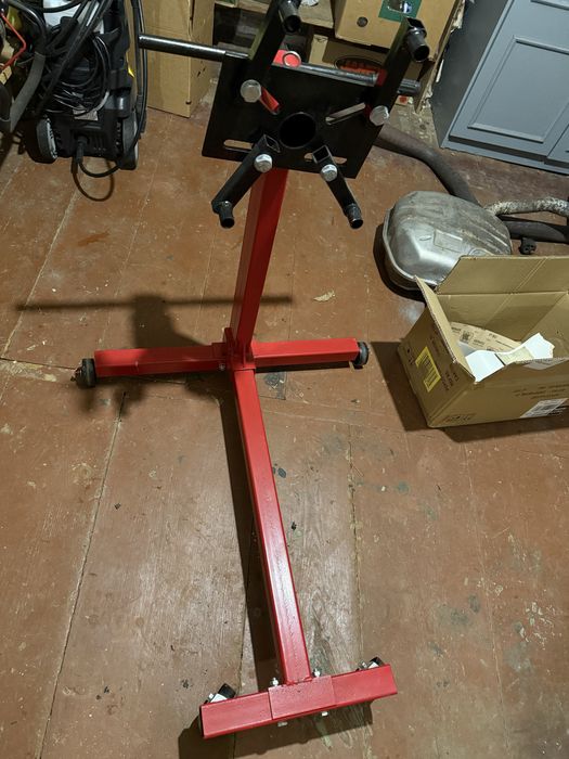 Stojak uchwyt silnika