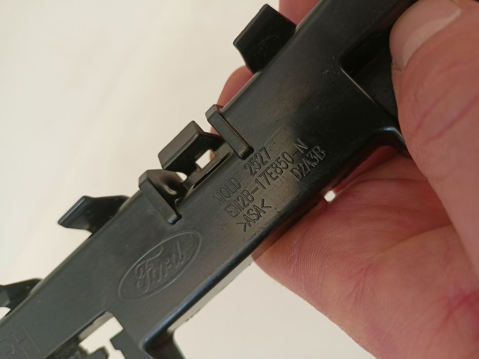 Ford S-Max MK2 ślizg zderzaka prawy tył tylny mocowanie