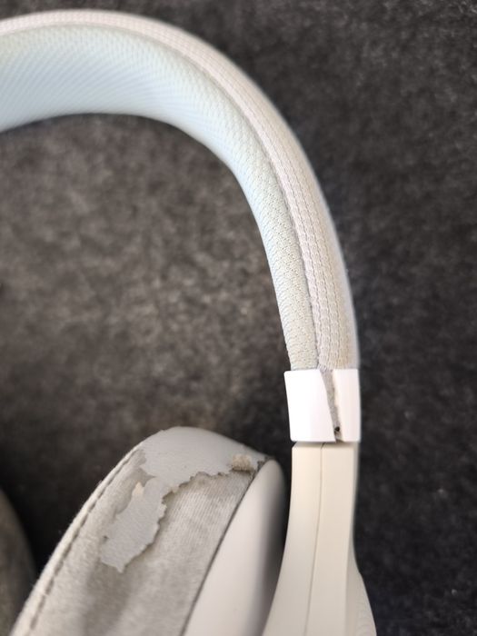 Fones de ouvido sem fios JBL brancos (usados)