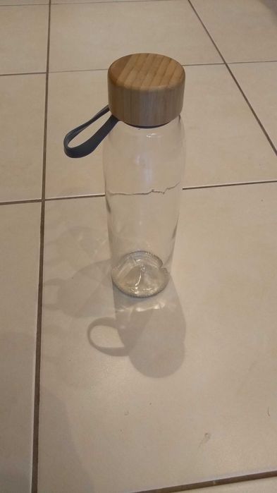 Butelka szklana ze smyczą pojemność 0,5 l