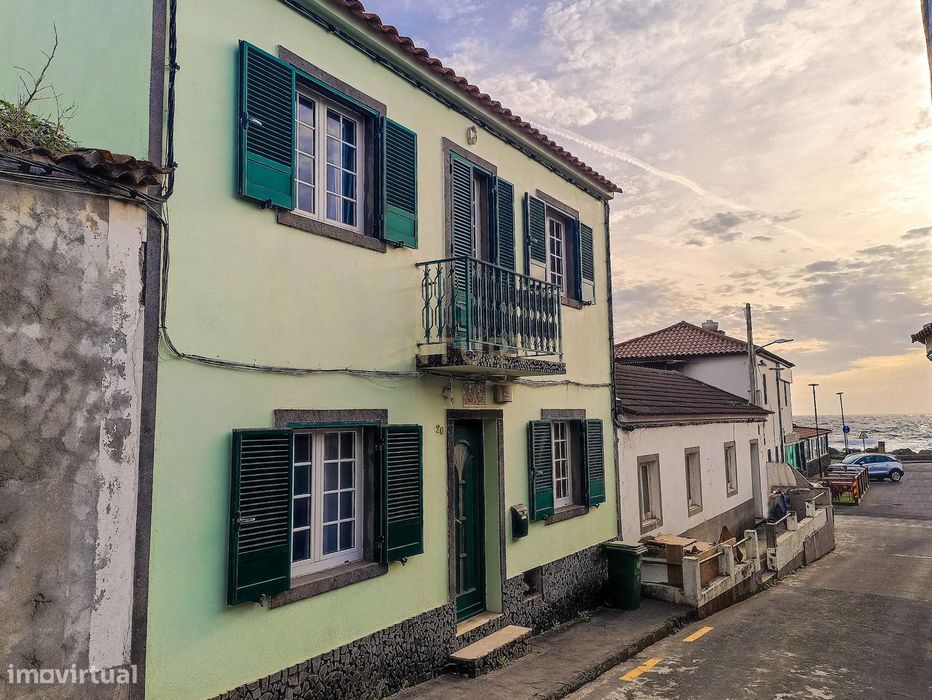 Moradia T3 a 50m das Piscinas Naturais da Atalhada – Um Refúgio de Cha