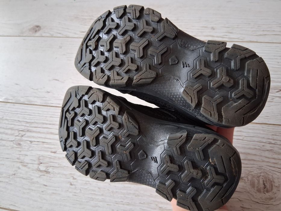 Dziecięce buty turystyczne Quechua jak nowe r. 26