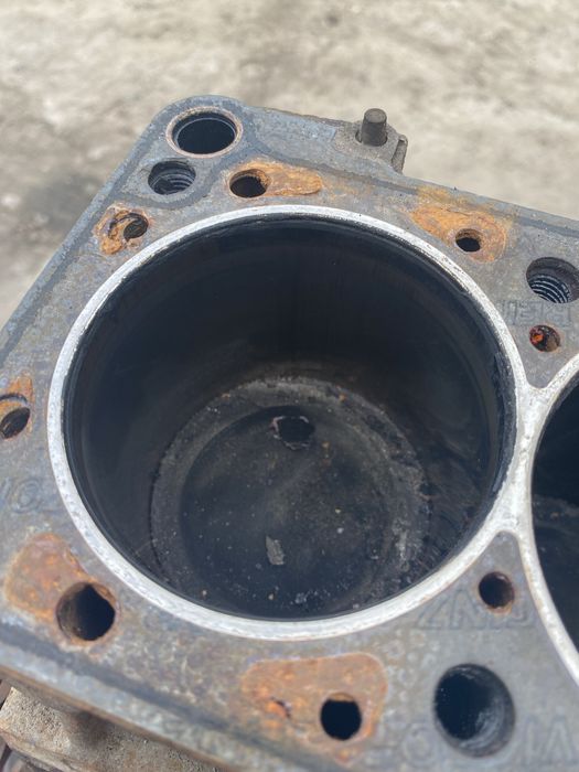 Блок двигуна VW Passat B3 2.0 i