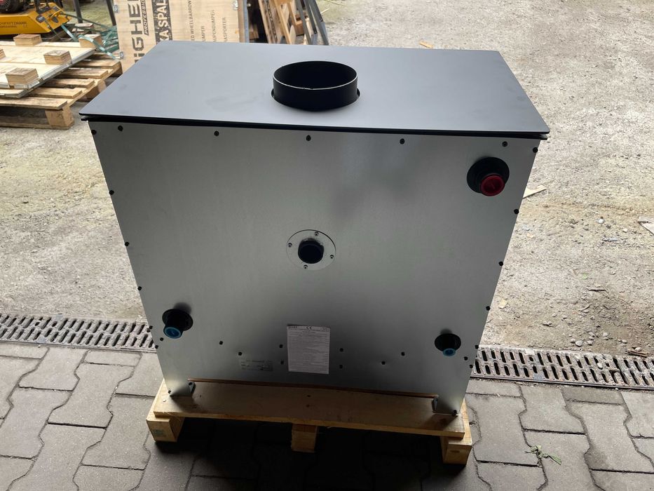 Piec piecyk kominek koza z płaszczem wodnym kocioł BLIST B MAX E 26kW