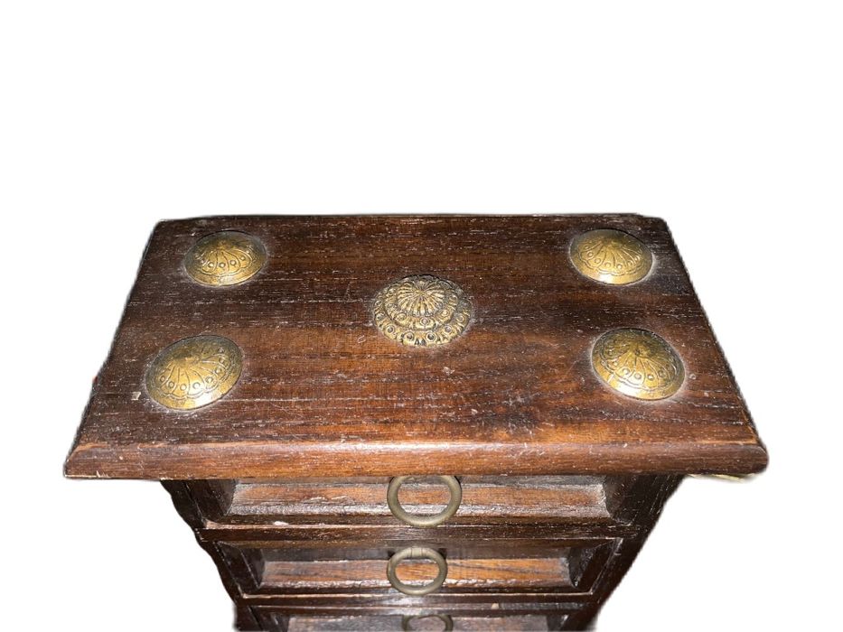 Móvel guarda jóias pequeno contador

Excelente estado

Medidas
20cm al