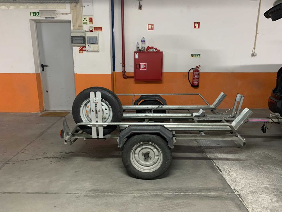 atrelado 03 motas, Toniauto