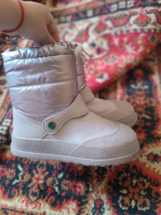 Продам взуття на дівчинку