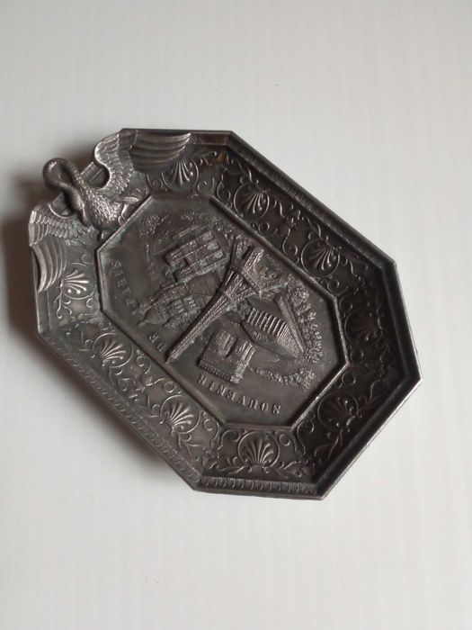 Cinzeiro em metal "Souvenir de Paris", usado