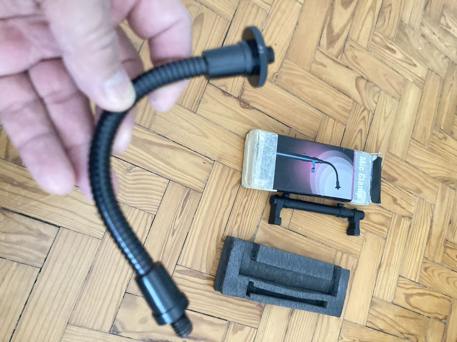 Suporte de microfone para amplificador/coluna