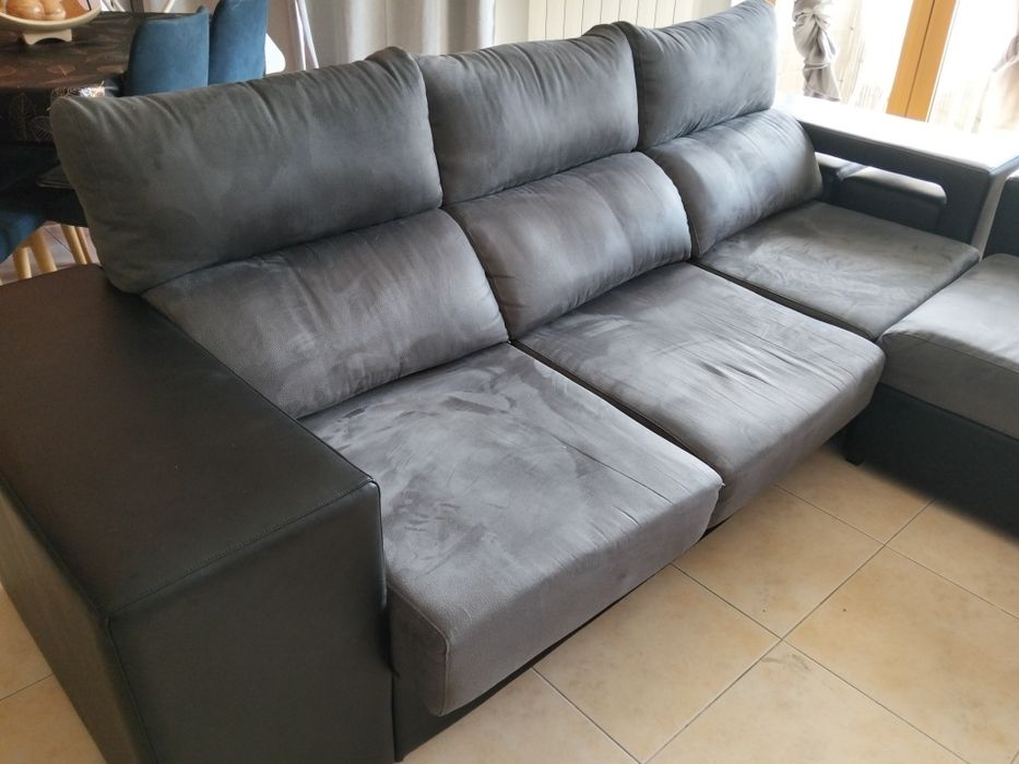 Sofá em Tecido c/ Chaise Longue + 4 puffs
