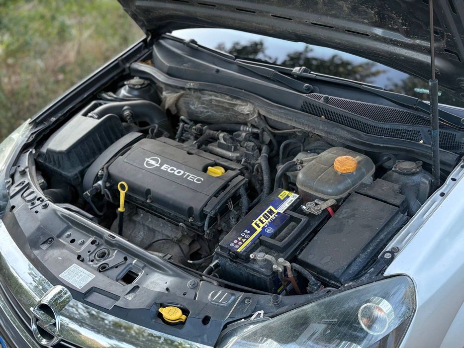 Opel astra H для військових