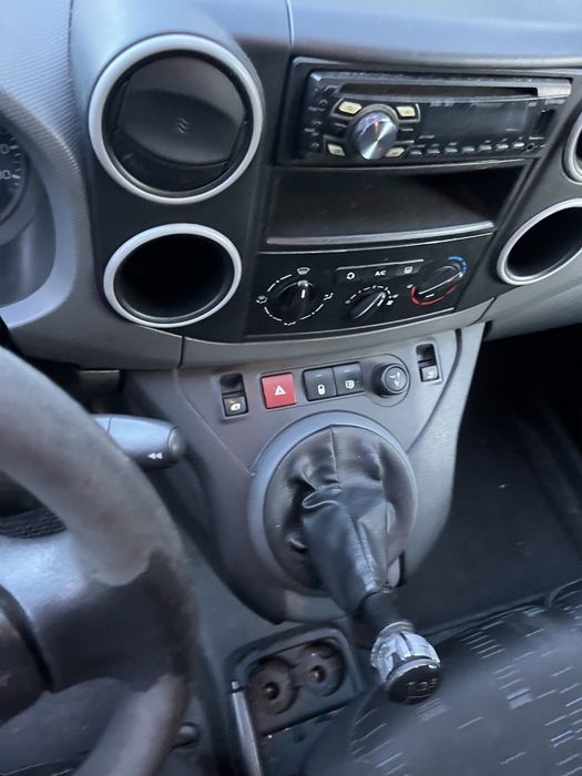 Vendo citroen berlingo longa 3 lugares 2011 bom estado