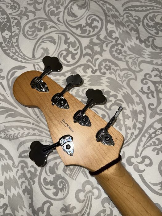 Baixo Fender jazz bass deluxe 24. 5 cordas
