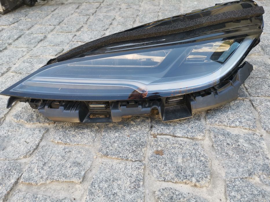Ótica esquerda Tesla model 3