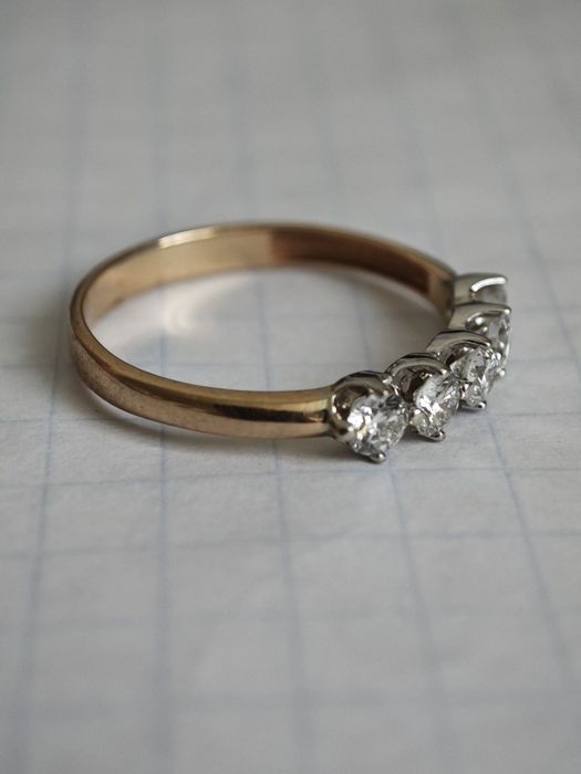 Золота каблучка, з діамантами 0.5 ct, 585 проба.